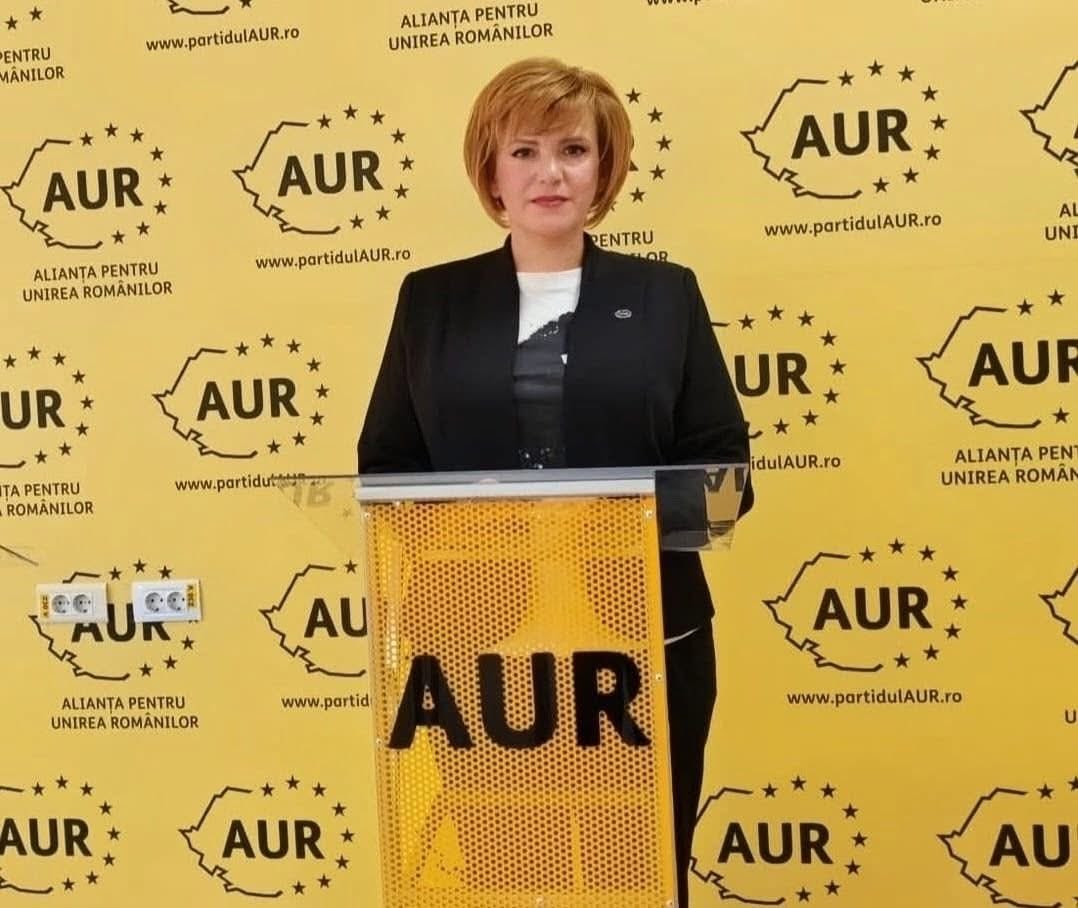 DeputatCDascalu's tweet photo. Parlamentarii AUR nu intră în vacanță. Suntem în mijlocul oamenilor!

În ședința extraordinară a Consiliului Național de Conducere al AUR, desfășurată la Alexandria (Teleorman), s-a decis ca, în lunile iulie și august, deputații și senatorii AUR să fie prezenți în județe, alături de români.Prin campania „AUR te aude!”, vom merge în comunități, vom discuta cu cetățenii, fermierii, antreprenorii și autoritățile locale și vom vizita fabrici, ferme și întreprinderi din întreaga țară. Vom asculta problemele oamenilor și vom transforma propunerile lor în inițiative legislative și măsuri concrete. 

AUR rămâne la lucru și în timpul verii. Am cerut și în Parlament prelungirea activității parlamentare pe perioada verii, însă majoritatea a respins această propunere. Noi alegem să fim acolo unde ne este locul: printre oameni, ascultându-i și reprezentându-le interesele.