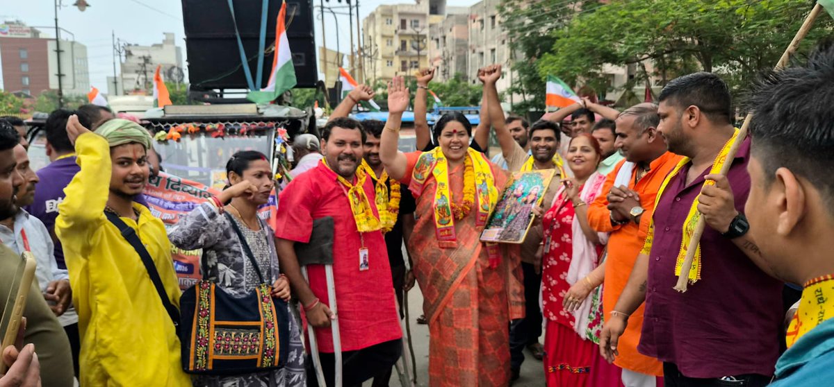 madhumtr's tweet photo. राष्ट्रीय दिव्यांग सेना के ई-रिक्शा चालक सदस्यों द्वारा ई-रिक्शा द्वारा वृंदावन से गोवर्धन परिक्रमा कार्यक्रम। अति सुंदर कार्यक्रम का साक्षी बनाए जाने पर राष्ट्रीय दिव्यांग सेना और भाई प्रकाश तंवर जी का हार्दिक आभार। https://t.co/EuciMbhknI