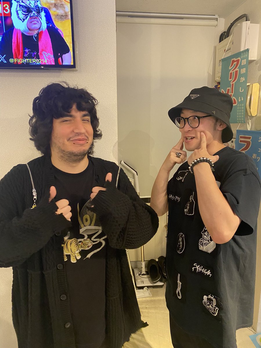 nizza1031's tweet photo. 毎週金曜はLUCY鉄拳対戦会🎮🕹️

本日はイタリアから旅行中の三島使い、マサダ(@masadaonodera)が遊びに来てくれます🇮🇹🇯🇵
以前マサダと遊んだ方もそうでない方も、対戦しに来ていただけると喜ぶと思います。
あと少しですが毎年恒例のブツも持って行きますので、是非。 https://t.co/5kz37WPssY