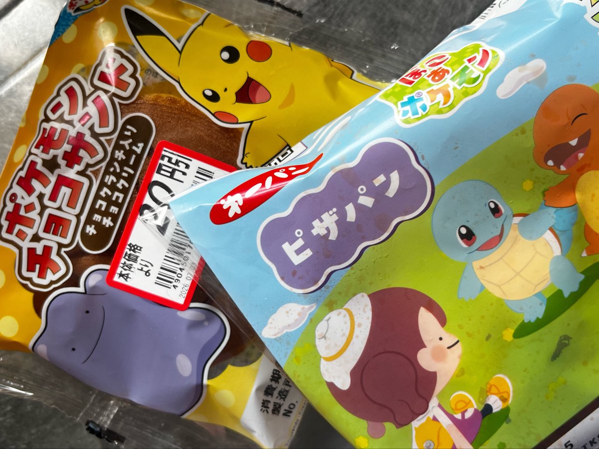 tw_harts's tweet photo. 病院の通院帰りに、スーパー3軒はしごしてやっと見つけたぽこあポケモンのパン🍞 https://t.co/WOZG8huiyC