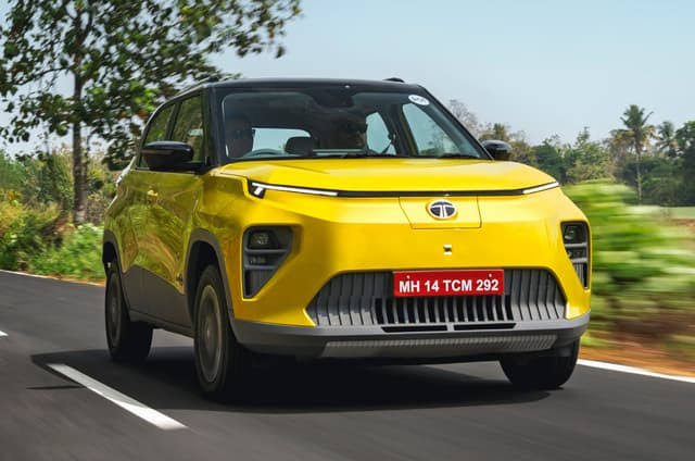 india_plus_'s tweet photo. 🚨India could save ₹1 lakh crore in crude oil imports by 2030 if 35 lakh more EVs replace petrol vehicles and EVs reach a 20% market share.

(SBI Report) https://t.co/JL7iyHDfPG