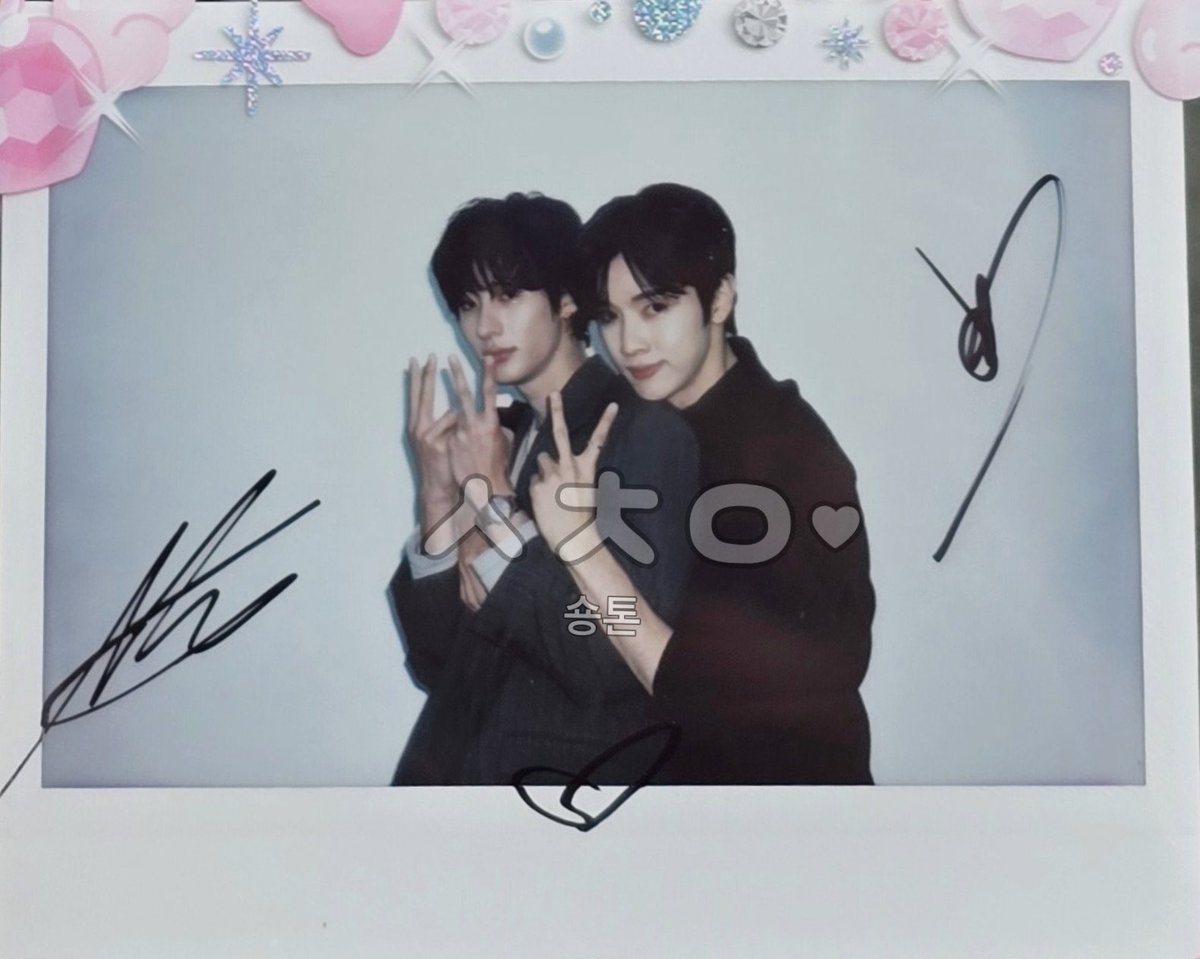 0104SCY's tweet photo. FINALLY!! THE HD OF SUNGCHANYOUNG ICONSIAM BACKHUG POLAROID😭😭😭

cr: mysungchanyoung https://t.co/AtoUQvUrO2