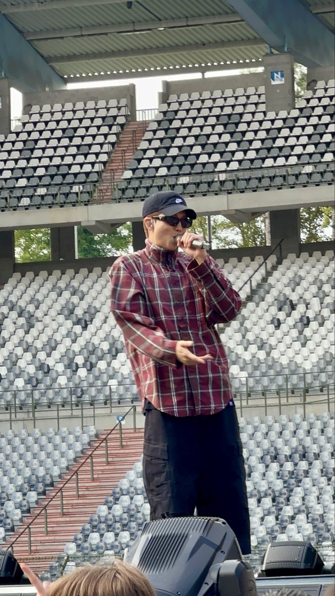 xsugalisp's tweet photo. Io non ci posso credere che queste foto sono fatte da me 😭😭 

#BTS_WORLDTOUR_ARIRANG_BRUSSELS https://t.co/n1md0Wtmov