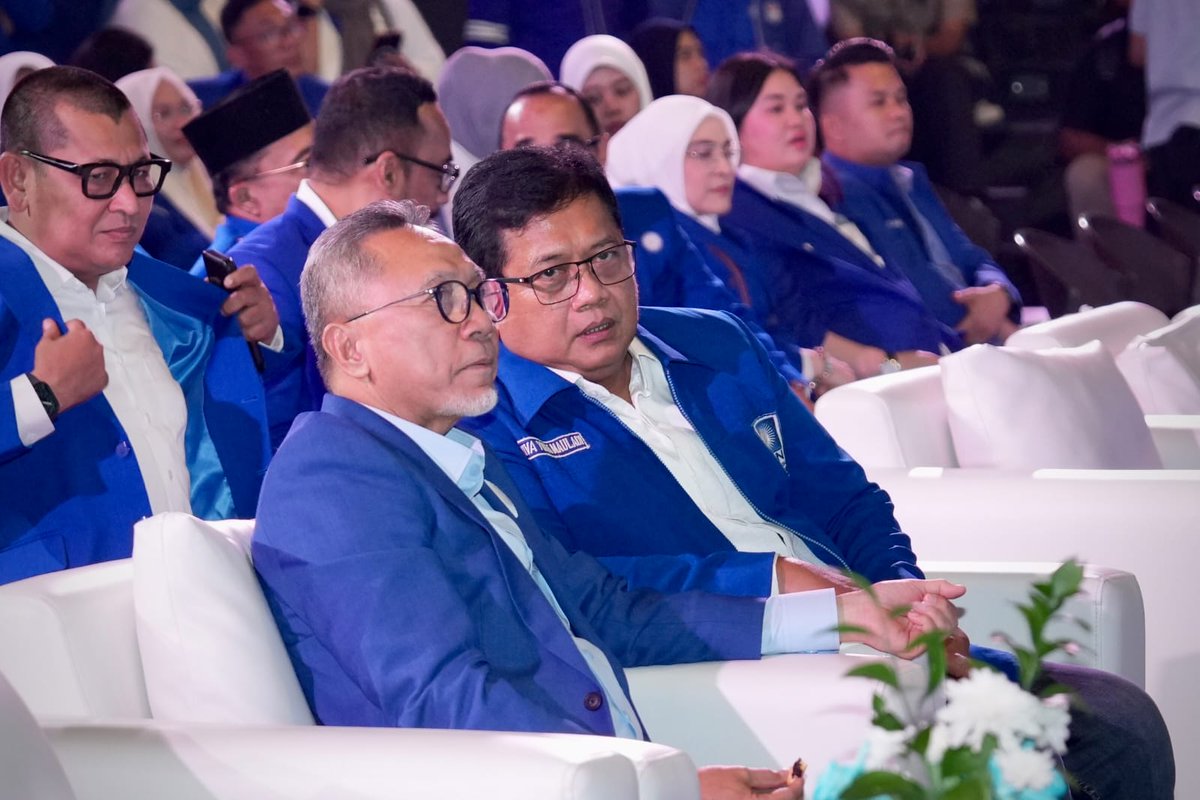NasionalBerita_'s tweet photo. Kader Ditangkap KPK PAN Minta Maaf, Waketum: Sudah Dinonaktifkan
https://t.co/SIZ0yW9CL1
#beritanasional #kader #kpk #beritaterkini https://t.co/hupqkcpFjY