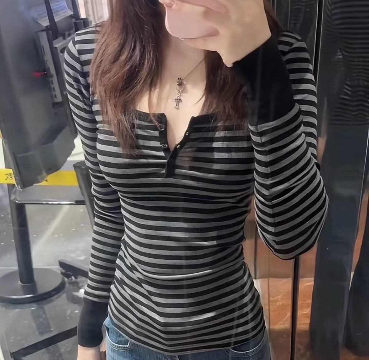 salppoppi's tweet photo. #wts want to sell help rt

 U-neck tshirt fit body longsleeve striped hitam abu-abu size M
 Dijual karena salah ukuran, belum dipake samsek masih plastikan (baru sampe t_t), harga beli 98k 

💵85k nett
🍊co oren free ong
🏡jatim

#zonauang #zonajajan https://t.co/KeAPzAeM8V