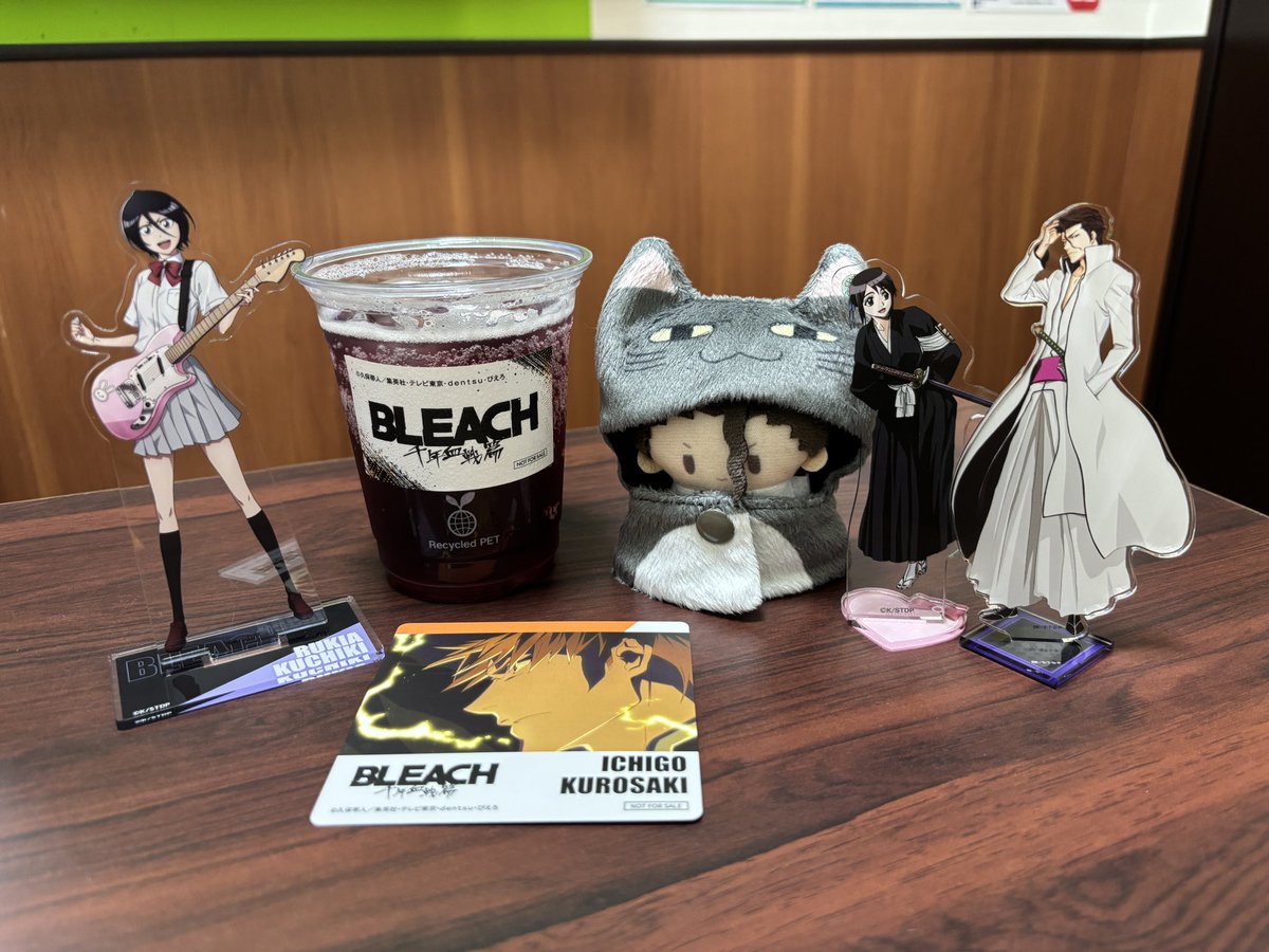 kitabe47's tweet photo. #bleach 
推し活 Inまねきねこ🎤
恋次のドリンク🥤頼んだら、一護のコースター引いた🙌🏻
藍雛ちゃんも嬉しそう
というか藍染様が一番嬉しそう🤣 https://t.co/yqeKQVgJop