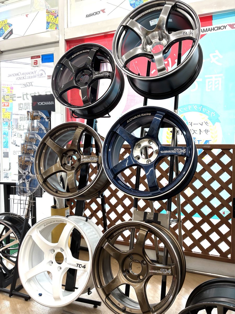 tg_zama's tweet photo. #YOKOHAMAWHEEL で
一番人気の
ADVAN Racing TC-4&TC-4SE
その中でもさらに人気のカラー
サンプルあります
その目で実際の色を確かめて下さい😉
#タイヤガーデン #座間 #TC4 #TC4SE https://t.co/cVkAhGI5ZZ