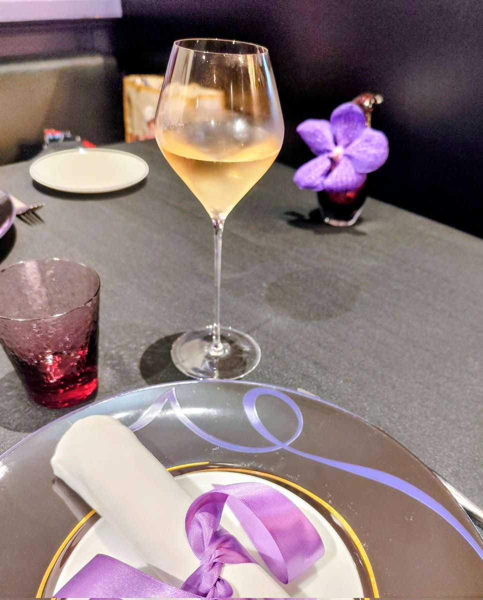 Riko5555S's tweet photo. ロブション🥂
なんでこんなに美味しい料理がつくれるのだろうね？？とIQ3の感想を述べ合ったりした。 https://t.co/YrylyiaoZN