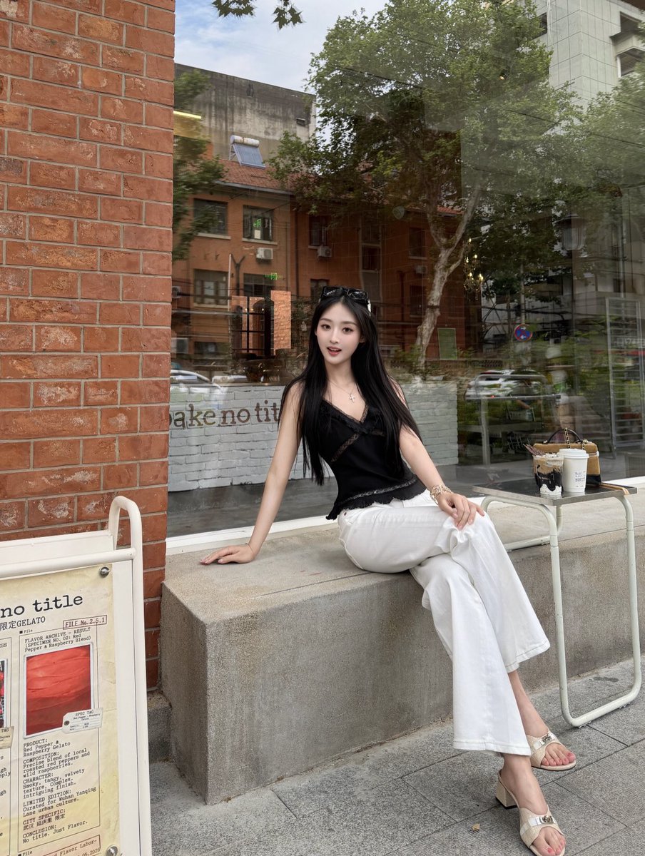 qiaoli520's tweet photo. 打扮漂亮一点，出门游玩了
    v：qiaoli5203 https://t.co/OeEfvpw6pk