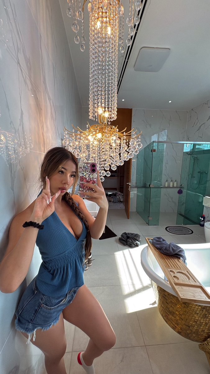 Asiancandyxx's tweet photo. back again ✌️ https://t.co/fyPfOALMPB