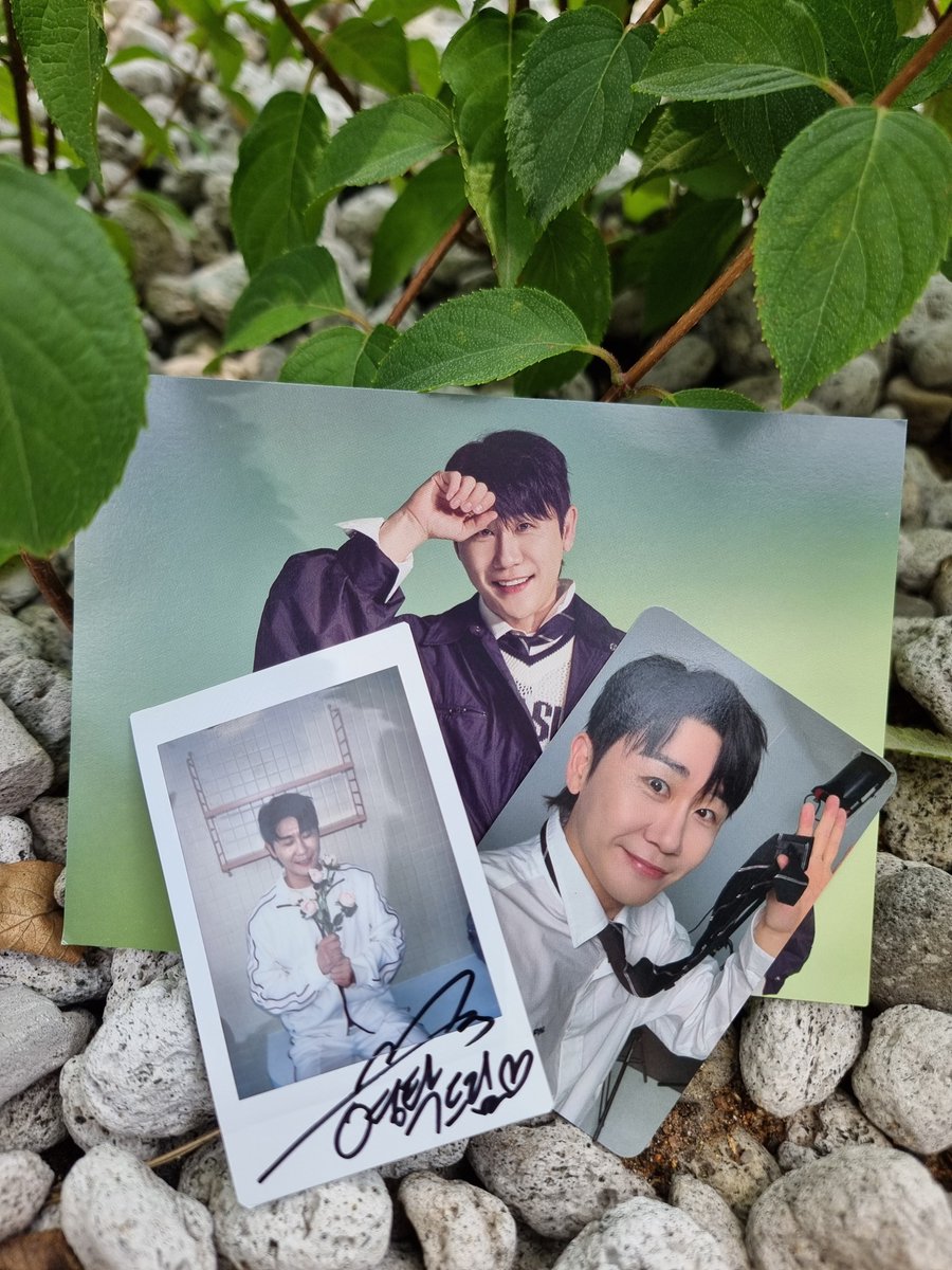 ddaengchi_tak2's tweet photo. 영탁 싸인 멘트가 같은줄 알았는데 다르네 ㅋ늦게 도착해서 싸인 2개 생김 https://t.co/F1oehkAbuM