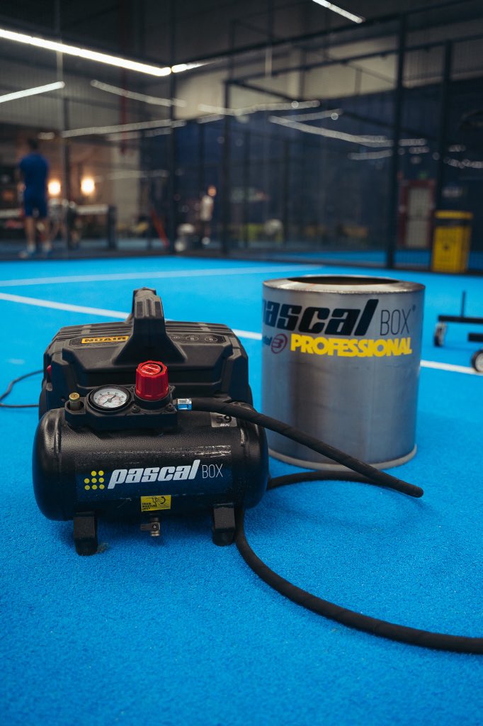 M3padelacademy's tweet photo. NO ES CASUALIDAD 🎯

🔍 Detrás de cada entrenamiento hay cientos de pequeños detalles.

🎾 Uno de ellos: mantener siempre la presión perfecta de las bolas gracias a @PascalBox_ES.

Porque el alto rendimiento también se construye así.

#M3PadelAcademy #PascalBox #M3 https://t.co/PPTTIsSl3Q