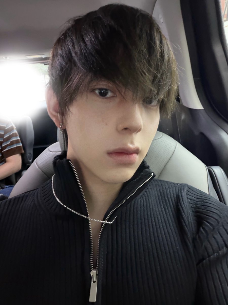 lizen28's tweet photo. 쌩얼 존잘.. 안비즐비🖤 https://t.co/T6gEUT7NTd