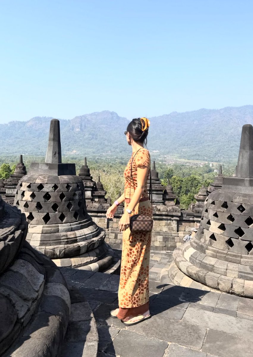 insidefolkative's tweet photo. Potret Niki Zefanya yang lagi ada di Yogyakarta. https://t.co/VIIv0WNeRO