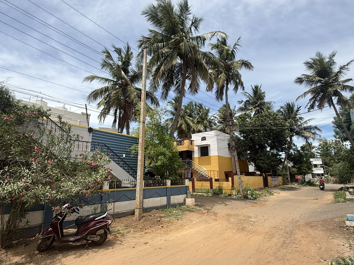 Saran_Praba98's tweet photo. @TANGEDCO_Offcl kindly review the proposed installation of a new electric pole near my house in Jothi Nagar,Thanjavur.
A new electric pole was already installed a months ago and is functioning properly.Pole will block access and cause issues.Kindly inspect.#TNEB @CTR_Nirmalkumar https://t.co/4SZ29xTe4m