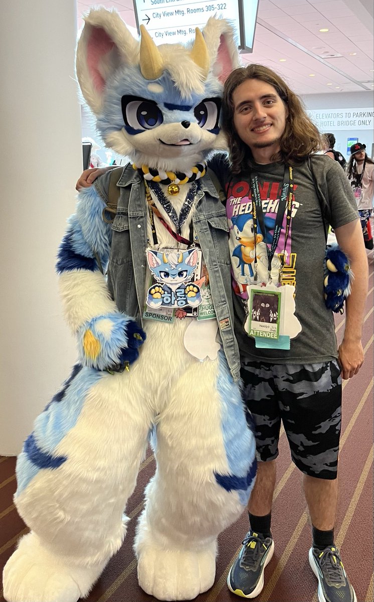 Neo9_0's tweet photo. Another #kemono named Haryong! (@FloofiestIsa)

It was wonderful meeting you! 🤍💙💛

#AC2026 #Anthrocon2026 https://t.co/RCbodFcnCJ
