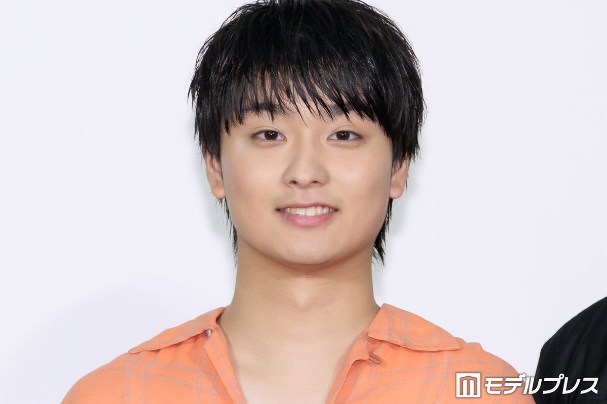 modelpress's tweet photo. ドラマ「税金で買った本」取材会📺️

西野七瀬、主演・奥平大兼の座長っぷりを絶賛
“ちょっと安心した”した瞬間は
「1回だけ、ちょっと『はぁ』みたいな顔を見た時」💭
https://t.co/R0szA4hzfq

奥平は「その時、ビタミンのやつをいただいて。めっちゃ助かりました」と感謝し、西野も「すかさずビタミンを渡した（笑）」と笑った