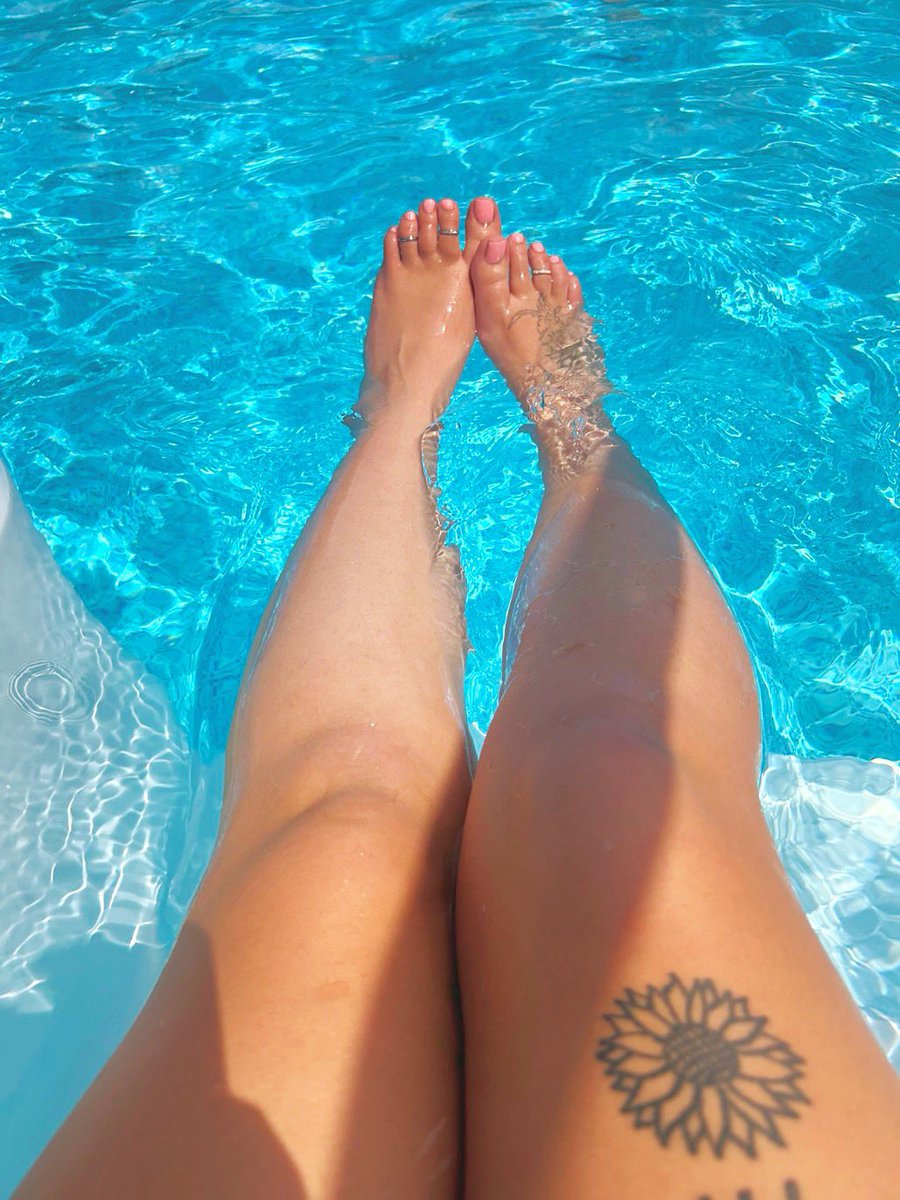 Pedicured_feet's tweet photo. Giving a Shoutout to a Brand New Foot Model 👣🦶 Size 7 Feet of @Bhadshawty211  🤤🤤🤤😋😛👅😉🥵 Her Feet are truly so Hot!!!!! 🔥 Please Give Her a Big Welcoming!!! Her Sister is also my Favorite @summerlovinngg  🩷💗 GIVE THEM BOTH A FOLLOW NOW!!! SHOW THEM LOVE!!! ❤️ https://t.co/XOyPSauoI0