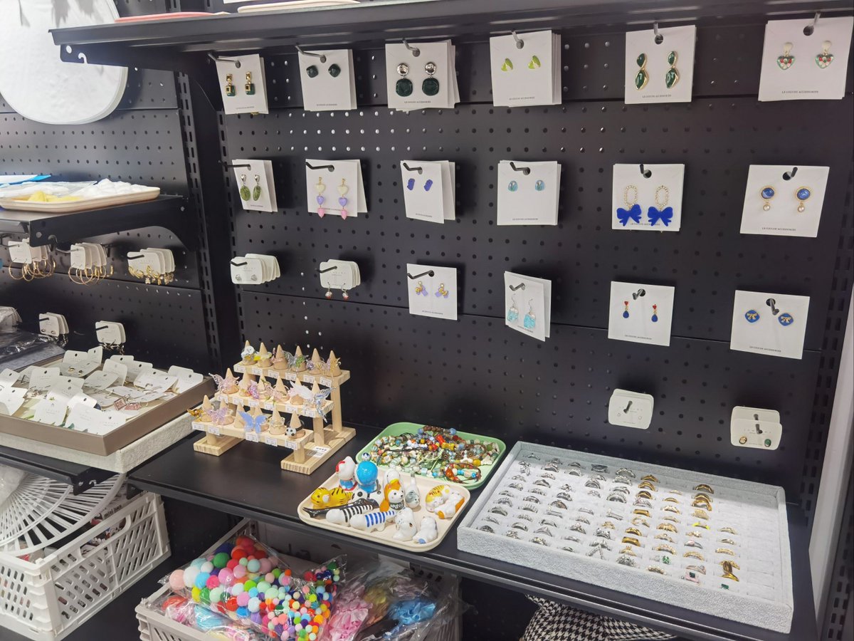 ezichin's tweet photo. [ Fun-filled handcraft workshop by our Art Club yesterday! Members designed unique DIY keychains, chatted, and created together. Next activity: Public Art Wall Painting on 15th Oct—sign up via the club page! ]， https://t.co/oLNrgvRDC5