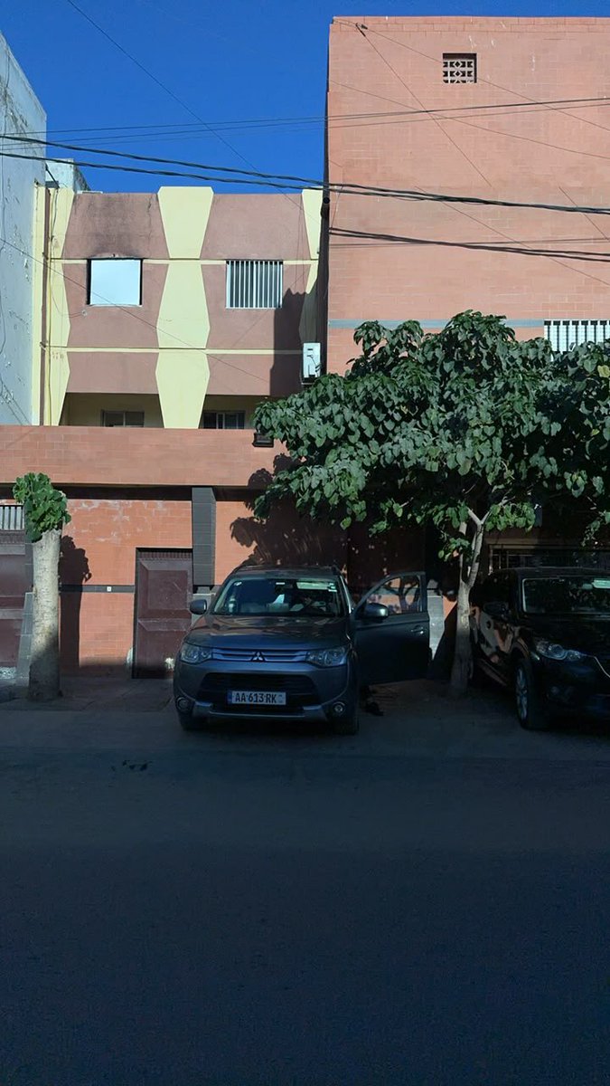 BusinessGalsen's tweet photo. Castor villa R+2 
En face pont castor  
À vendre 1e position commercial 
très bien place bordure de route
Surface 284m2
Titre foncier individuel 
Prix 235milions francs CFA

CONTACTS :
galsenbusiness@yahoo.com 
galsenbusiness@outlook.com
Téléphone &amp; whatsapp (+221)773052217 https://t.co/h47dd2MYUJ