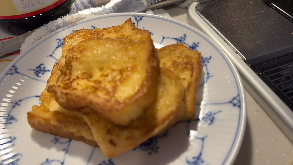 nkrca_k's tweet photo. 朝ごはん🍞みんなに、
フレンチトーストを作るって🧡
卵も上手に割れる様になってきました🤭
自分で作った、フレンチトースト
予想以上に美味しかったようで、
珍しく朝から沢山たべてました😁

#朝ごはん #フレンチトースト
#2歳8ヶ月 #卵上手に割れた https://t.co/7XlHKBxiqR