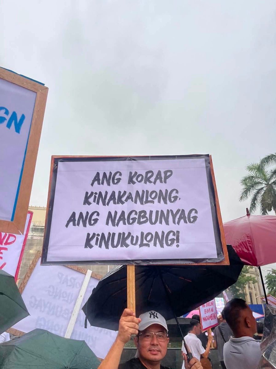 JPG1999's tweet photo. @News5PH #MarcosResign https://t.co/Ry57guCwIr