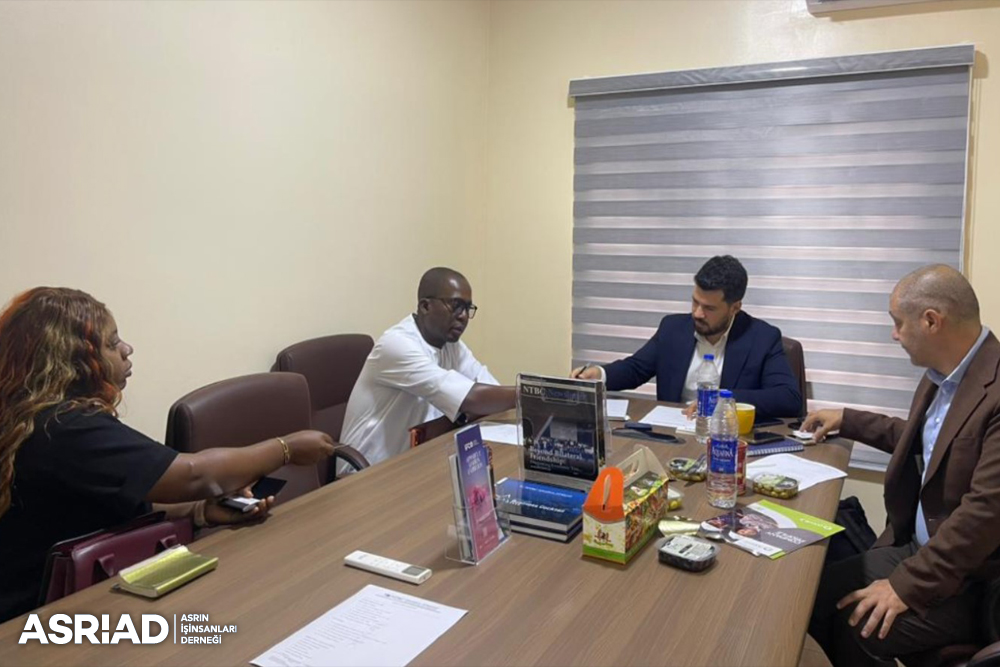 asriadgm's tweet photo. NTBC Nijerya-Türkiye İş Konseyi'nin davetlisi olarak Abuja'da bulunan Dış İlişkilerden Sorumlu Genel Başkan Yardımcısı Yusuf Bilgin, Genel Müdür Sayın Uche Osoka ile birlikte Abuja'daki Türkiye Büyükelçiliğini ziyaret ederken Ticaret Müşaviri Sefa Akyol ile bir araya geldi. 

Nijerya'da yapılabilecek yatırımlar konusunda görüş alışverişinde bulunan Bilgin, daha sonra Abuja Ticaret Odası işbirliği ile organize edilen toplantıda bölgedeki Türkiye ile iş yapmak isteyen ve kendilerine ticari partner arayan önemli şirketlerin yetkilileri ile birebir görüşmelerde bulunuldu. 

#ASRİAD #NTBC #TurkeyNigeria #Nigeria #TürkiyeNijerya #InternationalTrade #Investment #BusinessDiplomacy #BusinessNetworking #EconomicCooperation #öncenitelik