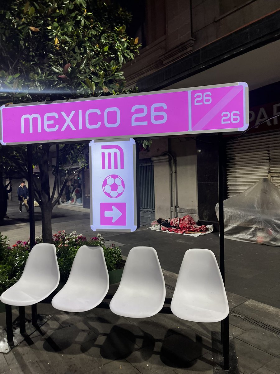 CadenaGeorgette's tweet photo. Qué bonita la CDMX y qué bueno que México llegó a octavos pero no se puede voltear a otro lado y olvidar esto . 
#mundialdefútbol2026 #mexico #mundialmexico @FIFAWorldCup https://t.co/j2PpnY6cKl