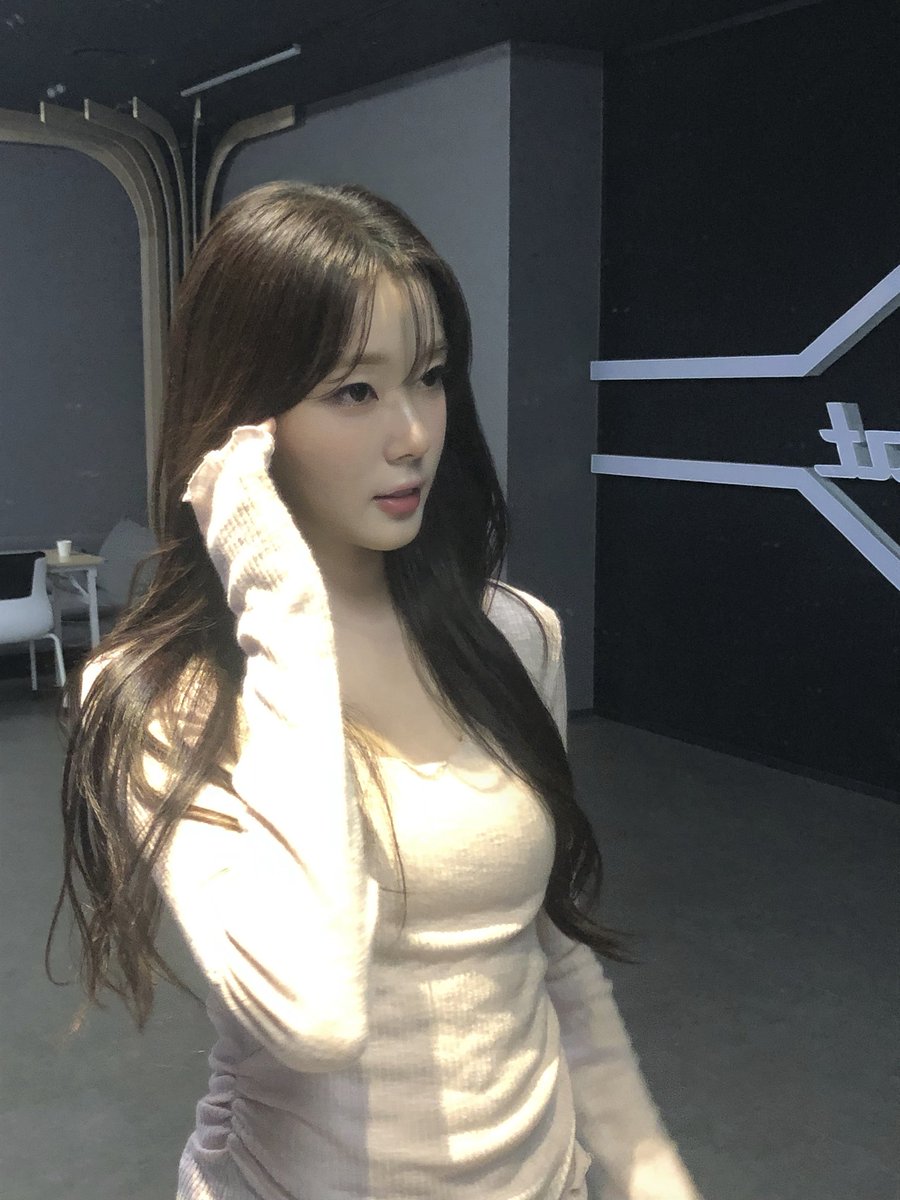 ifeye_official's tweet photo. [📸#eye_capture]
#KASIA #카시아

I love you so much💕

#ifeye #이프아이 https://t.co/x8emrOYz1L