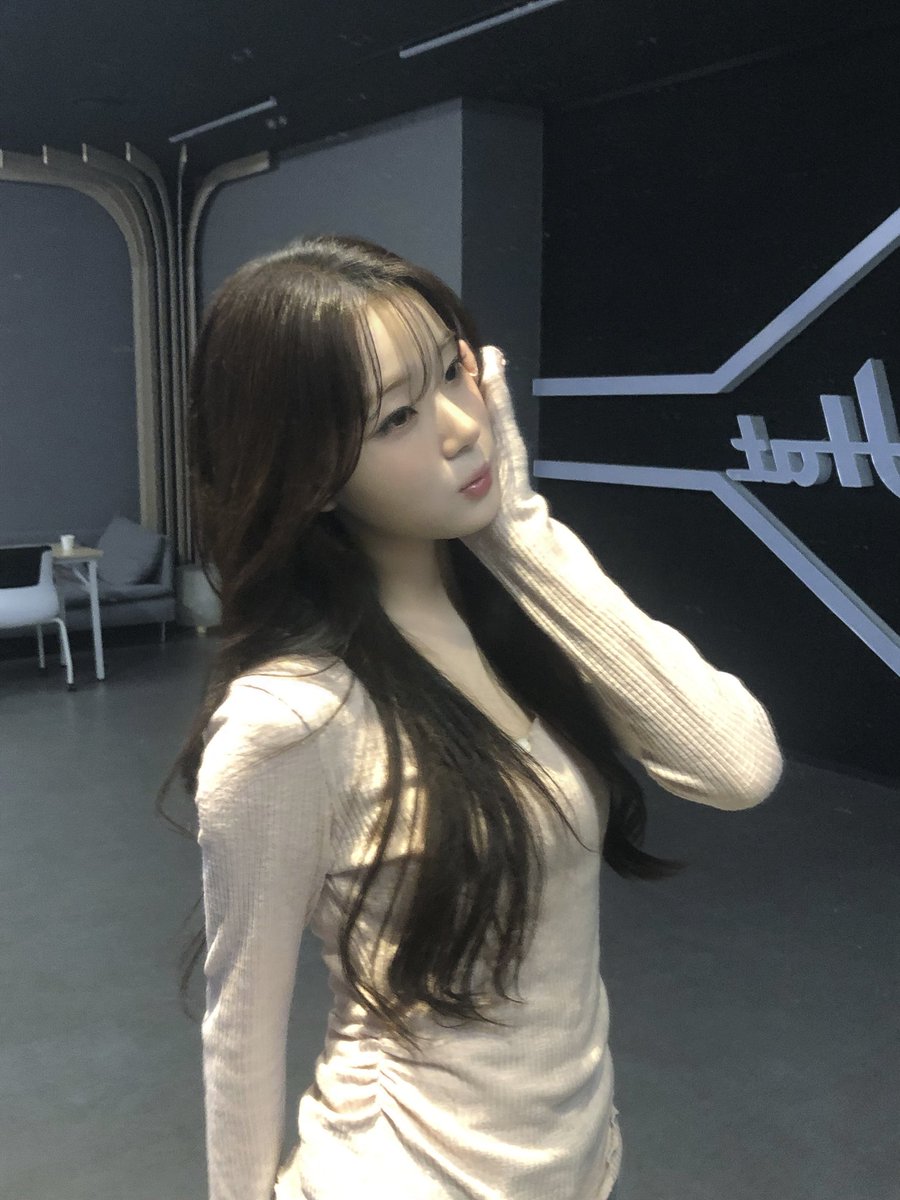 ifeye_official's tweet photo. [📸#eye_capture]
#KASIA #카시아

I love you so much💕

#ifeye #이프아이 https://t.co/x8emrOYz1L