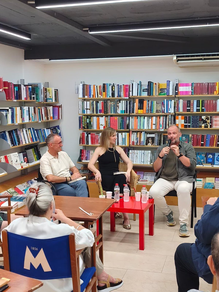 ErnestFolch's tweet photo. ✨📖 Gran presentació a @MulassaVilanova de 'Desmemòria letal' d'@EricHauck, amb @JordiEroles i @_VictoriaAlsina. Gràcies a tots per la bona estona que ens vau fer passar! https://t.co/KgLuBXRjnc