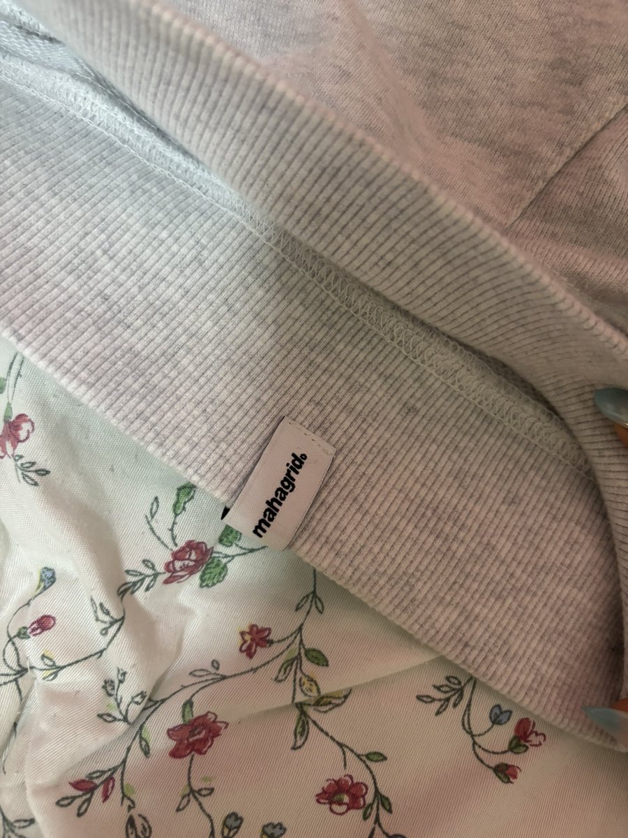 babiewinterr's tweet photo. mahagrid hoodieแท้ สีเทาป้ายใหม่ เชือกอยู่ครบ สกรีนสวย **ตน.เปื้อนจางๆที่แขนเสื้อ ขอคนรับได้
Size อก 50 ยาว 27🧚🏼‍♀️🪄
price🪽: 200

#ส่งต่อเสื้อผ้า #ส่งต่อเสื้อผ้ามือสอง #โล๊ะตู้เสื้อผ้า #ส่งต่อcintage #ส่งต่อstylist #ส่งต่อเสื้อผ้าแบรนด์ไอจี #โล๊ะตู้ https://t.co/jdIchVLnb9