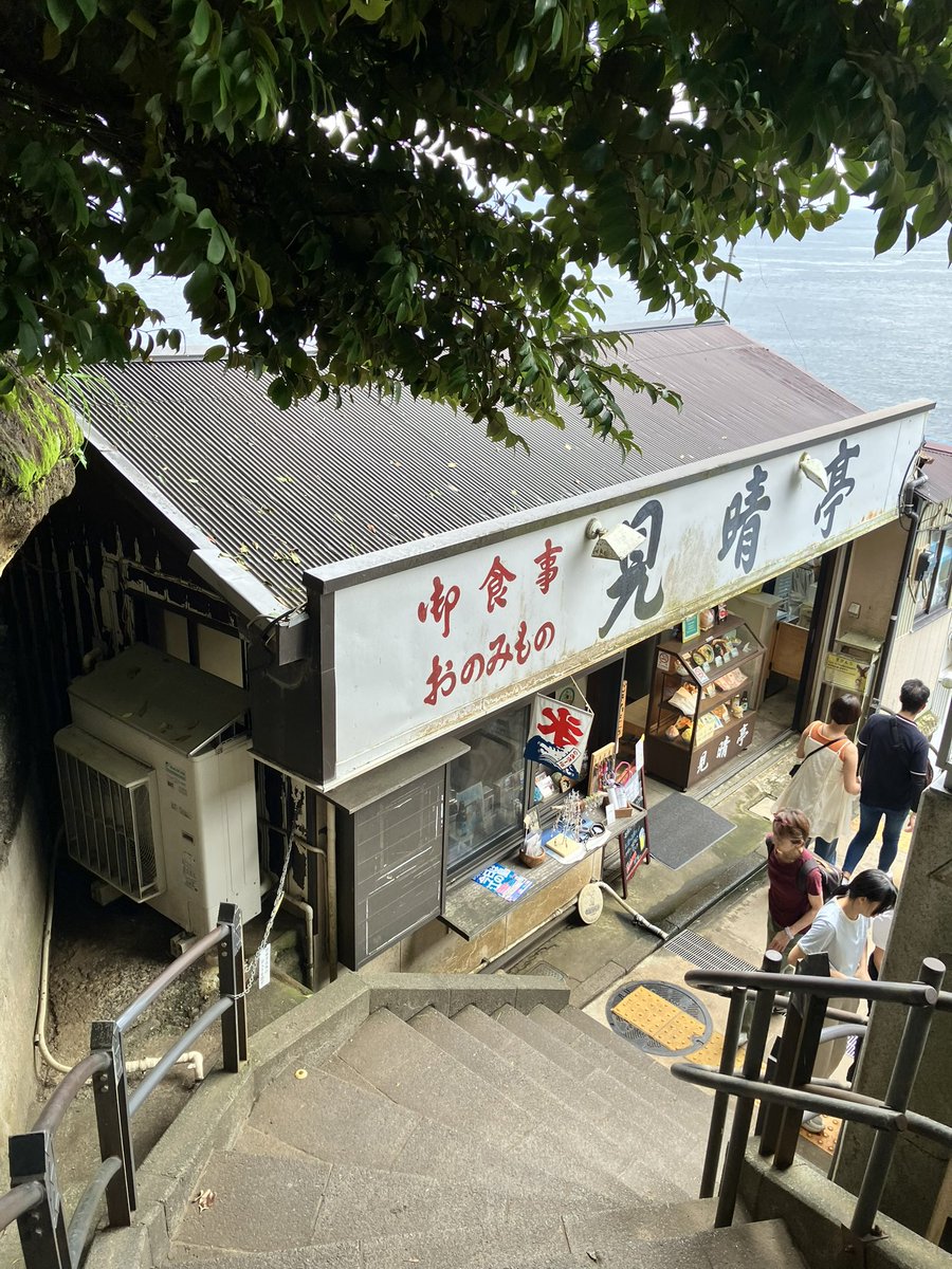 shui0126's tweet photo. 人生初の見晴亭🏡
やっぱボッチは寂しいわ😅
でもしらす丼は美味しい💞 https://t.co/Pf57iUu2Ip