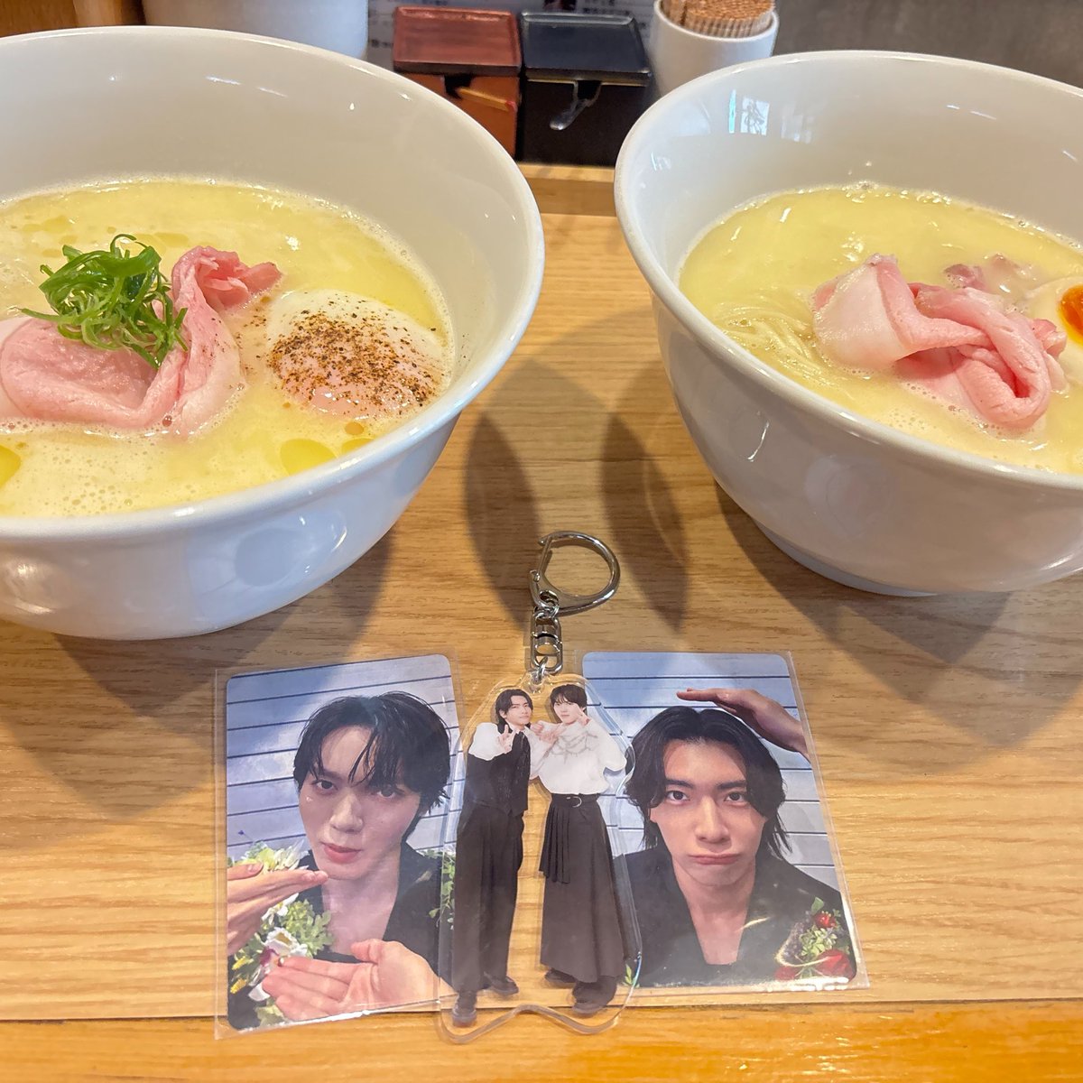 LIVINGCUTEEEEE's tweet photo. ヅュンサクラーメン同好会🍜♡ 
現場前に同じもの摂取気持ちいい♩ https://t.co/UOzZniw1du