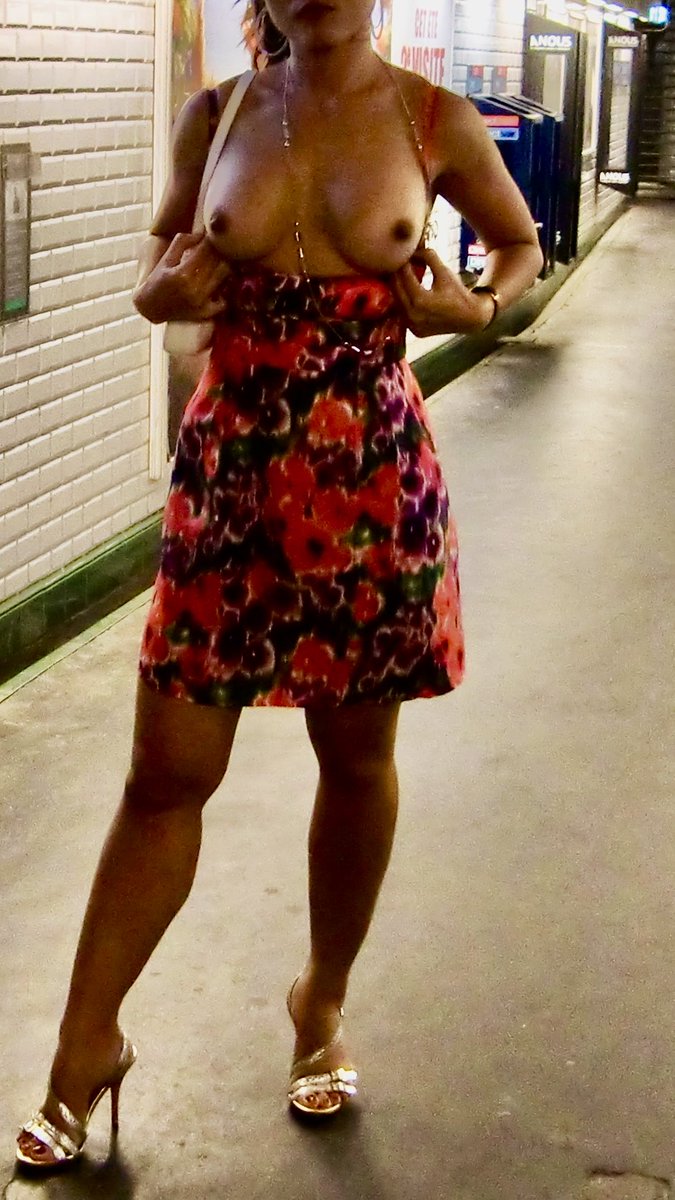 TamboraSpice's tweet photo. So many beautiful sights in Paris 
#flashing #hotwife #sexydress https://t.co/hM3whKZZai