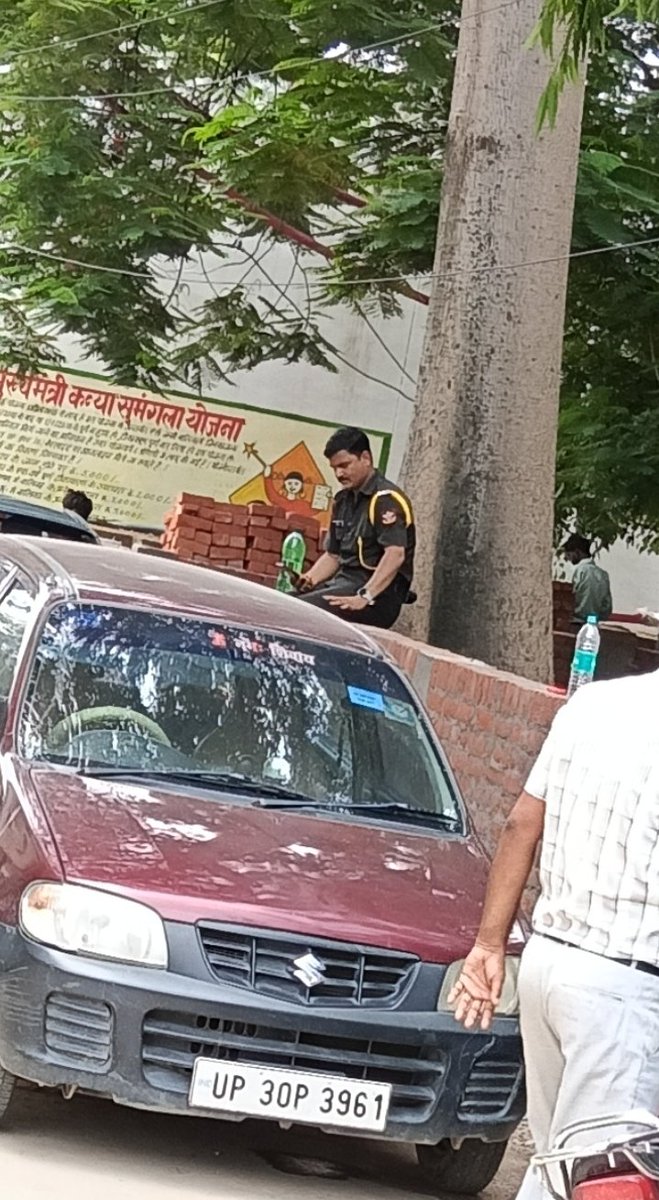 P_Bhupender's tweet photo. @dmhardoi @CMOfficeUP @PMOIndia Plz note govt is building infrastructure where along with it a smooth, friendly and deciplined system is also required. Above shared pics are pertaining to Hardoi govt hospital.. https://t.co/Rh3TGq0Js0