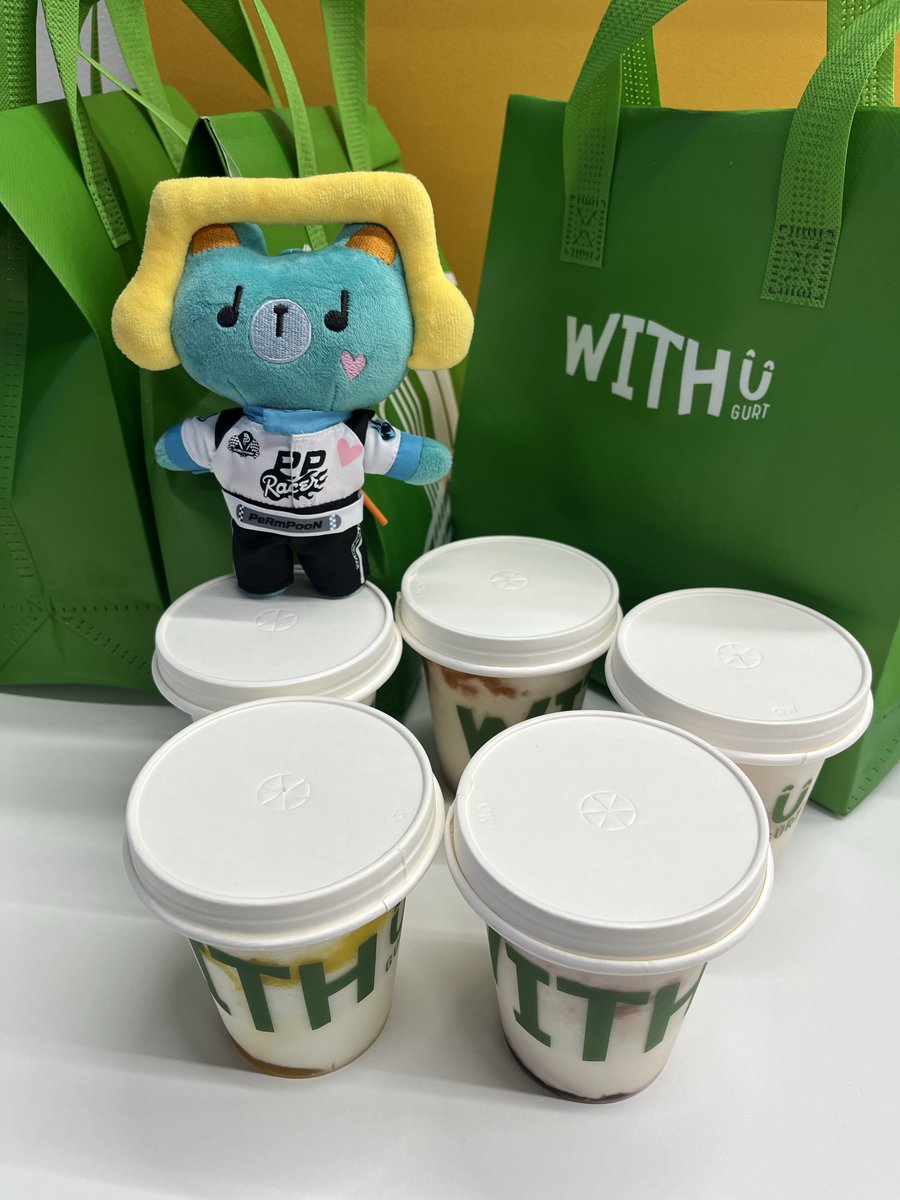 number0always's tweet photo. ชอบแพ็คเกจของ delivery มาก มีถุงเย็น ที่รองแก้ว และถุงน้ำแข็งเสริมความเย็นด้วย สั่งไปไกลหรือต้องเดินทาง ยังไม่ได้กินทันที ก็ไม่ต้องกลัวละลายหรือหายเย็นไวแล้ว รับฟีดแบคจากป้อปอัพมาทำดีมากก 🥹💚

#WITHUGURT https://t.co/w6DdFmVQO2