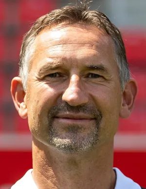 wiedieeule's tweet photo. 🚨📷 Achim Beierlorzer is the DFB’s top candidate to succeed Julian Nagelsmann, as revealed. Concrete talks are expected to begin soon. He would be able to leave his current role for the DFB.
Julian Nagelsmann resigned as Germany head coach today. #WMAus #Mainz05 https://t.co/XpSKqztOR0