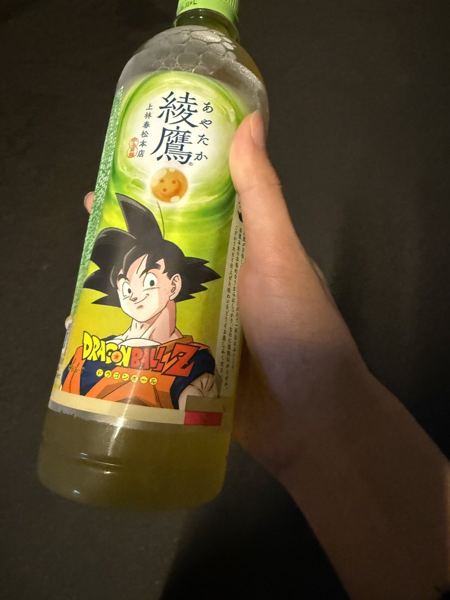 chabinosub's tweet photo. 喉痛えからコンビニでお茶買おうと思って見つけた悟空さ https://t.co/HMskQXzZoS