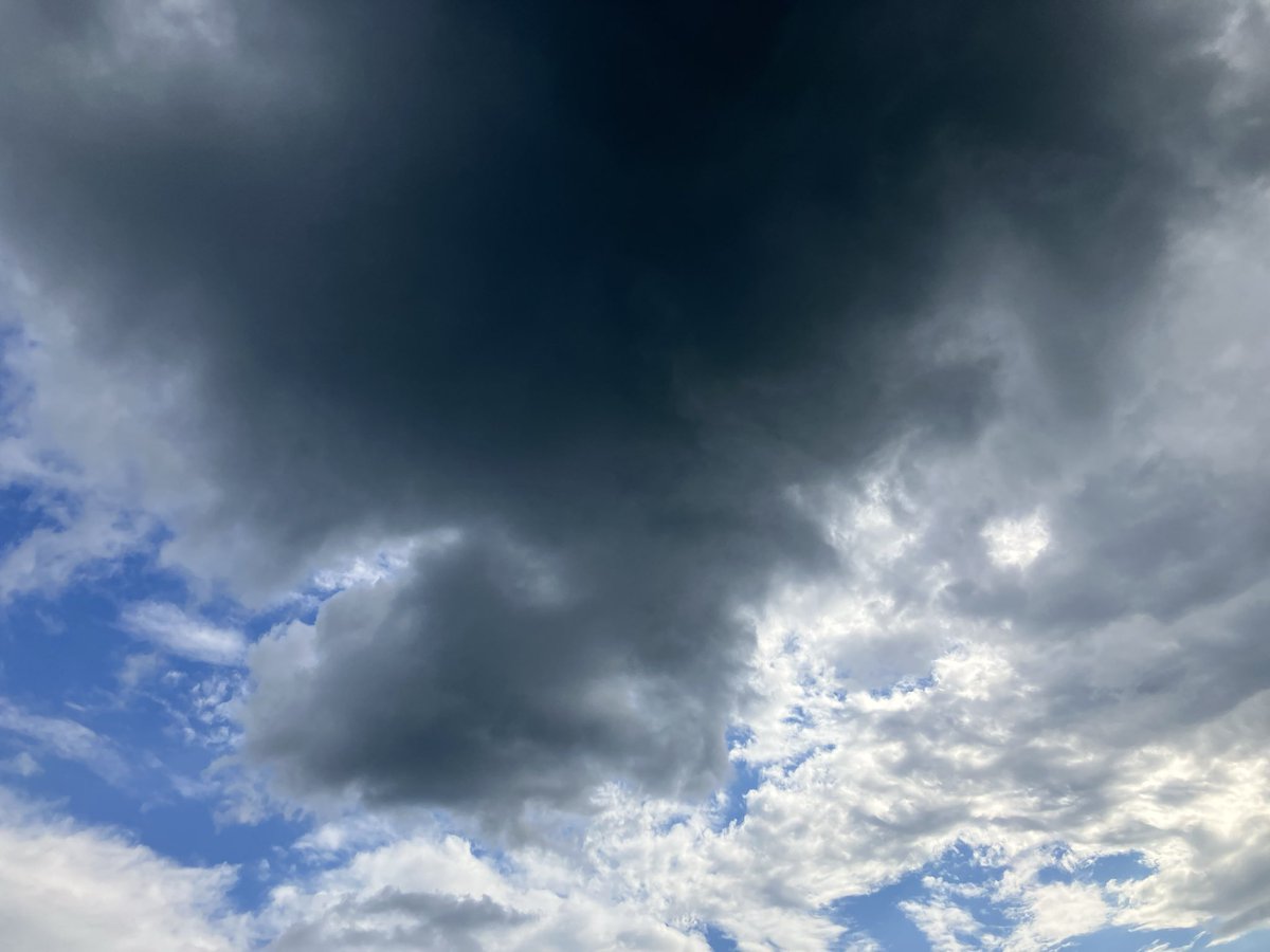 megui700408's tweet photo. ☔️降ってきそう💦 https://t.co/coF1NWS2vg