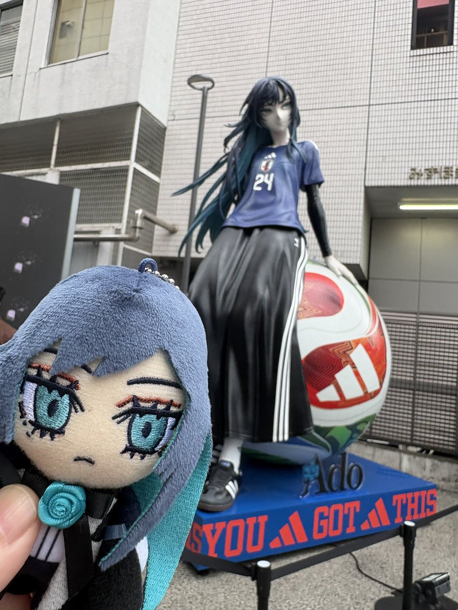24_10_yuka_3_11's tweet photo. 美容室へ移動 εε=(((((ノ・ω・)ノ
BIG Adoちゃん見てミッションクリア
そうそう今朝二度寝した私が悪い🫠
本当は服もちょい見ようと思ったんだけど諦め😅いつも行ってる美容室さんへ
お土産持ってレッツゴー💨
#BIG Ado https://t.co/6C9hXRxz2P