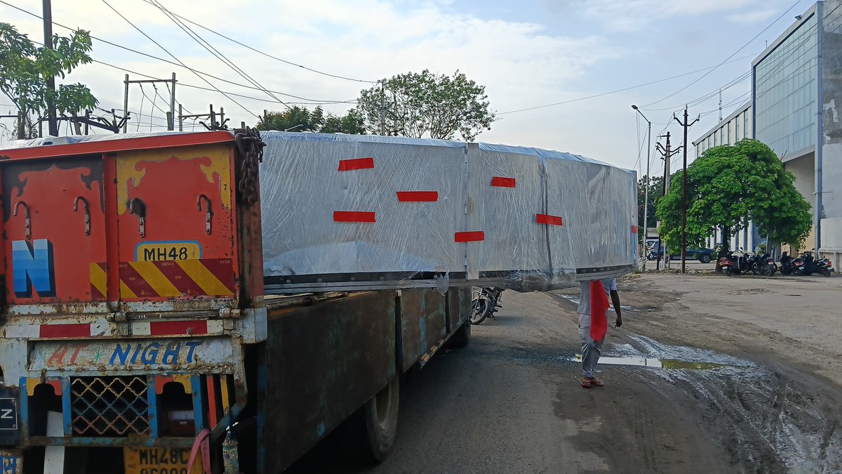 hawasing's tweet photo. ODC,Transportaion from Baroda to JSW,Dolvi mh.
Dimension L21feet x W21feet xH4feet wt.9.5mt.
Delivered in 3days .
#ODC #Transportation https://t.co/1401dJBj52