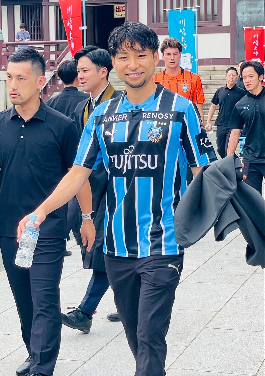 fromasuo's tweet photo. 今までより碧が、いや青が深いように感じた。黒が効いててめちゃくちゃ良い。悠が着てるからさらにさらに良い。 https://t.co/EjeiqMqxV5