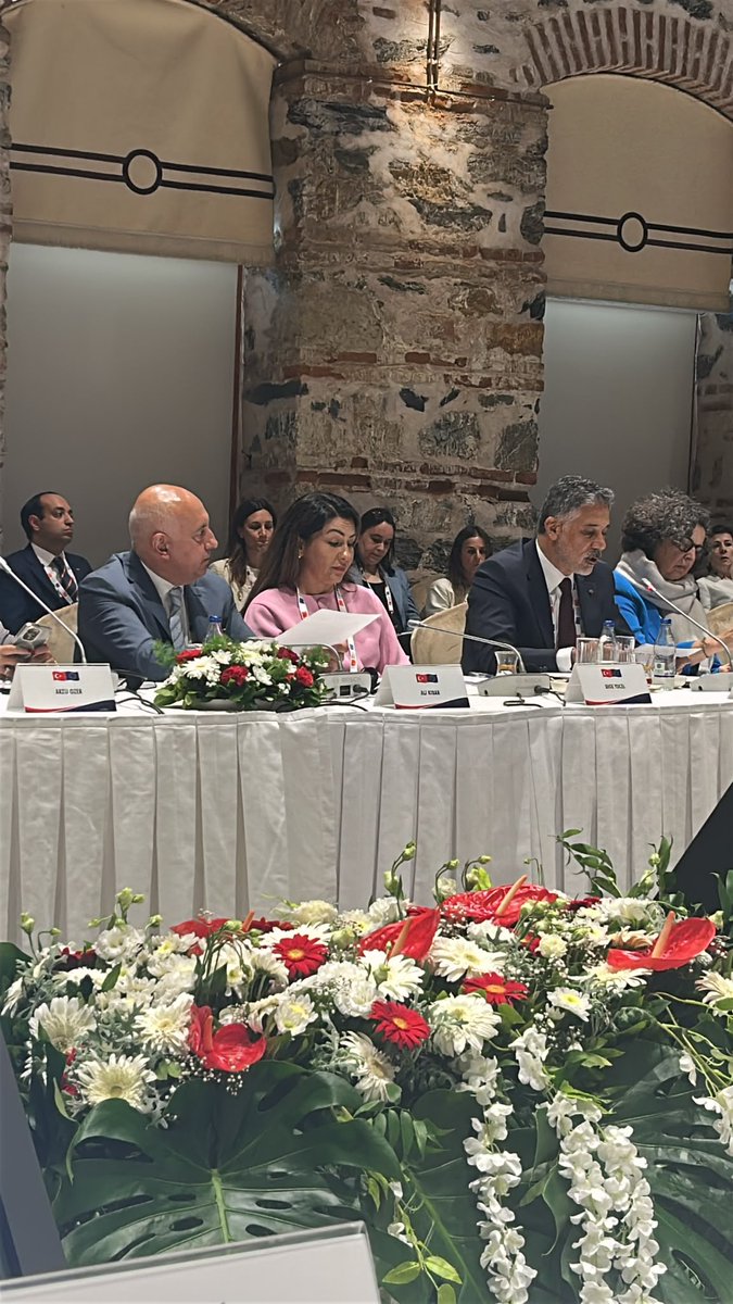 TUSIAD's tweet photo. TÜSİAD Yönetim Kurulu Üyesi ve Küresel İlişkiler ve AB Yuvarlak Masası Eş Başkanı Azmi Gümüşlüoğlu Türkiye-AB Üst Düzey İş Dünyası Diyaloğu Toplantısı’na katıldı.
 
Türk iş dünyasının AB-Türkiye ekonomik entegrasyonunun güçlendirilmesine yönelik öncelikleri Hazine ve Maliye Bakanı Mehmet Şimşek ile AB Komiseri Valdis Dombrovskis’e sunuldu.