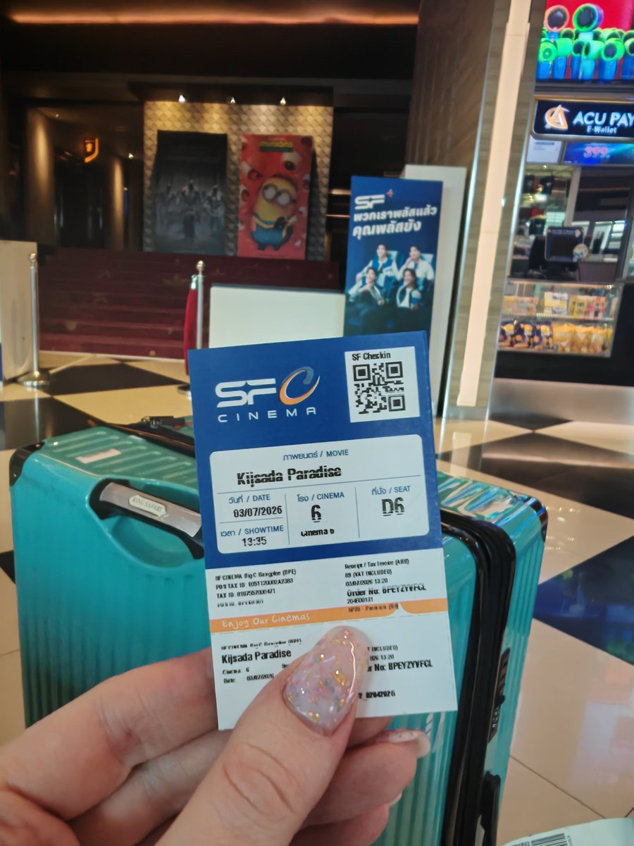 _natsushiyoze_'s tweet photo. Doesn't everyone go straight from the airport to the movies with a suitcase? 😂
#KijsadaParadise #fourthnattawat
#SFcinema https://t.co/NA5o3naiOr