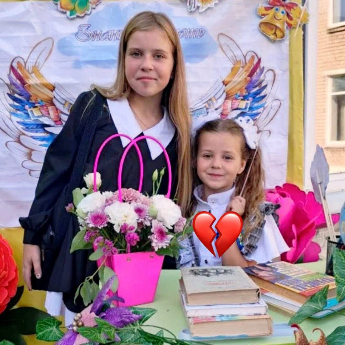 Gianl1974's tweet photo. 💔 7-year-old Veronika Opashnianska was killed today by Russians in Shevchenko village, Dnipro region.
Her family had fled Shakhtarske due to heavy shelling and taken shelter at her grandmother’s home. Today, Russians hit the village with guided aerial bombs. Veronika died, while her 11-year-old sister Polina, mother, grandmother, and father were severely injured. #russia #ukraine #warzone