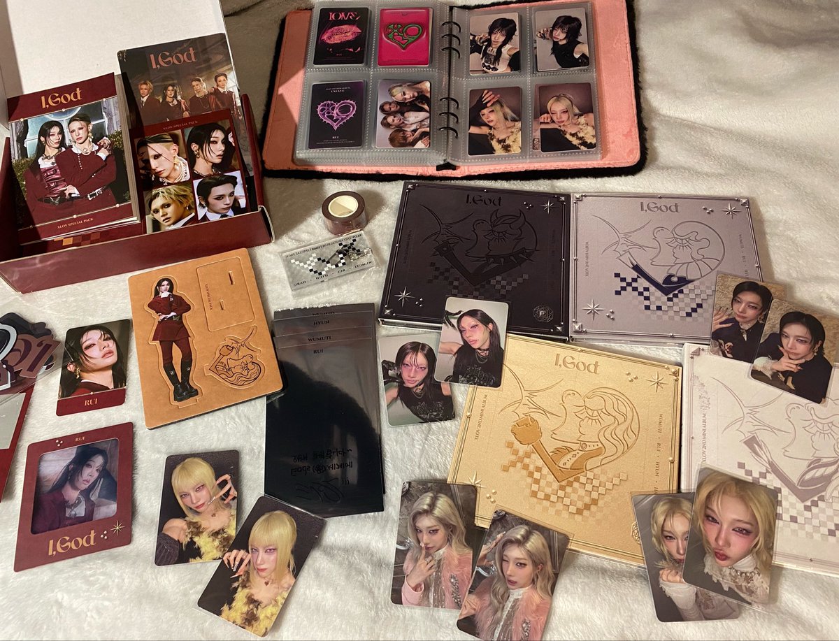 Andre0Coser's tweet photo. I think its obvious who my bias is with lovies 🩷
So thankful to gom for sorting my pulls 🙇🏻♂️
#XLOV_SERVE #I_GOD #EVOL #RUI I still can’t believe I meet them 🥹come back to Australia soon 🙏🏻 https://t.co/YEndbglkdC