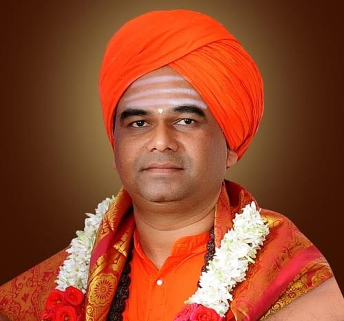 MBPatil's tweet photo. ಶಿರಹಟ್ಟಿಯ ಫಕೀರೇಶ್ವರ ಸಂಸ್ಥಾನ ಮಠದ ಪೂಜ್ಯ ಗುರುಗಳಾದ ಶ್ರೀ ದಿಂಗಾಲೇಶ್ವರ ಸ್ವಾಮೀಜಿ ಅವರಿಗೆ ಭಕ್ತಿಪೂರ್ವಕ ನಮನಗಳನ್ನು ಸಲ್ಲಿಸಿ, ಜನ್ಮದಿನದ ಹಾರ್ದಿಕ ಶುಭಾಶಯಗಳನ್ನು ಕೋರುತ್ತೇನೆ.

ಧಾರ್ಮಿಕ, ಸಾಮಾಜಿಕ ಹಾಗೂ ಸೌಹಾರ್ದತೆಯ ಮೌಲ್ಯಗಳನ್ನು ಬಿತ್ತರಿಸುತ್ತಾ, ಮಾನವೀಯ ಸೇವೆಯ ಮೂಲಕ ಸಮಾಜಕ್ಕೆ ನಿರಂತರವಾಗಿ ಮಾರ್ಗದರ್ಶನ ನೀಡುತ್ತಿರುವ ತಮ್ಮ ಸೇವೆ ಇನ್ನಷ್ಟು ವಿಸ್ತಾರವಾಗಲಿ. ಪರಮಾತ್ಮನು ತಮಗೆ ಉತ್ತಮ ಆರೋಗ್ಯ, ದೀರ್ಘಾಯುಷ್ಯ ಹಾಗೂ ಜನಸೇವೆಯನ್ನು ಇನ್ನಷ್ಟು ಪರಿಣಾಮಕಾರಿಯಾಗಿ ಮುಂದುವರಿಸುವ ಶಕ್ತಿ-ಸಾಮರ್ಥ್ಯವನ್ನು ಕರುಣಿಸಲಿ ಎಂದು ಪ್ರಾರ್ಥಿಸುತ್ತೇನೆ.

ತಮ್ಮ ಆಶೀರ್ವಾದ ಸದಾ ನಾಡಿನ ಜನತೆ ಹಾಗೂ ಭಕ್ತ ಸಮೂಹದ ಮೇಲೆ ಇರಲಿ.