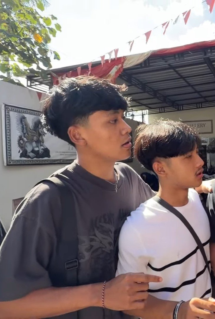 miffyhipie's tweet photo. again and again THE SIZE DIFFERENT between woofrawr. thats it. thats the tweet. https://t.co/24j7Xy4pXl