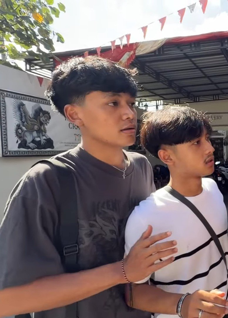 miffyhipie's tweet photo. again and again THE SIZE DIFFERENT between woofrawr. thats it. thats the tweet. https://t.co/24j7Xy4pXl